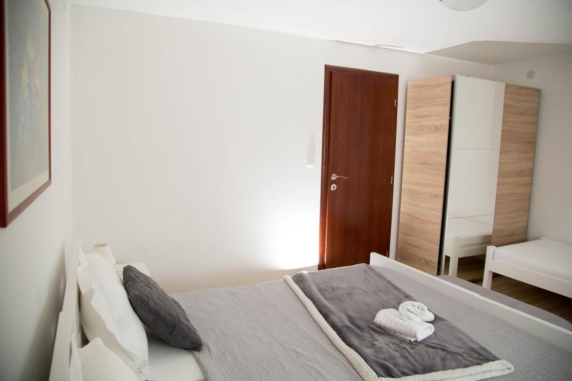 Apartmani Baotic Zupanja Phòng bức ảnh